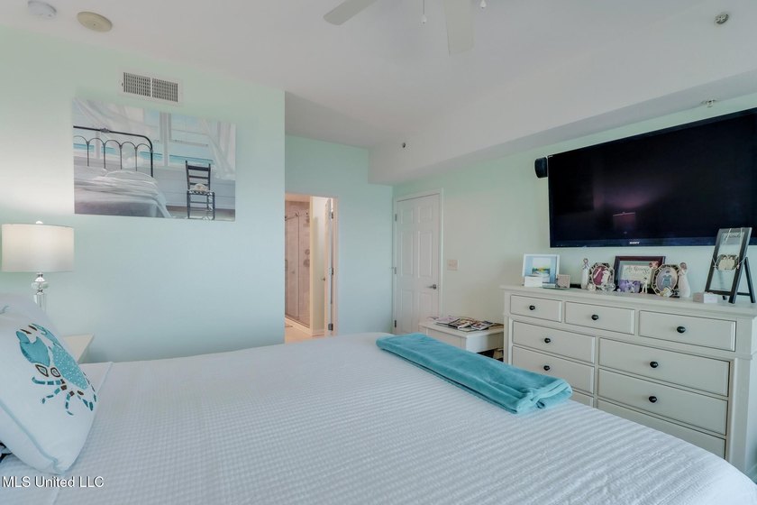 Fantastic Corner Unit at Legacy Condos! This beautiful 10th - photo 13