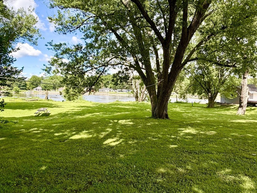 RARE TURNKEY ROCK RIVER COTTAGE! Fully renovated 3 bedroom, 1 - photo 16