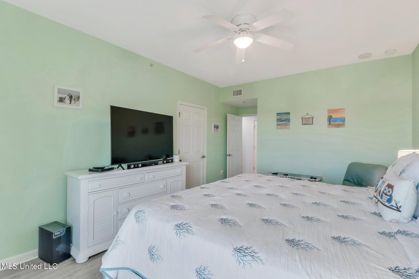 Fantastic Corner Unit at Legacy Condos! This beautiful 10th - photo 17