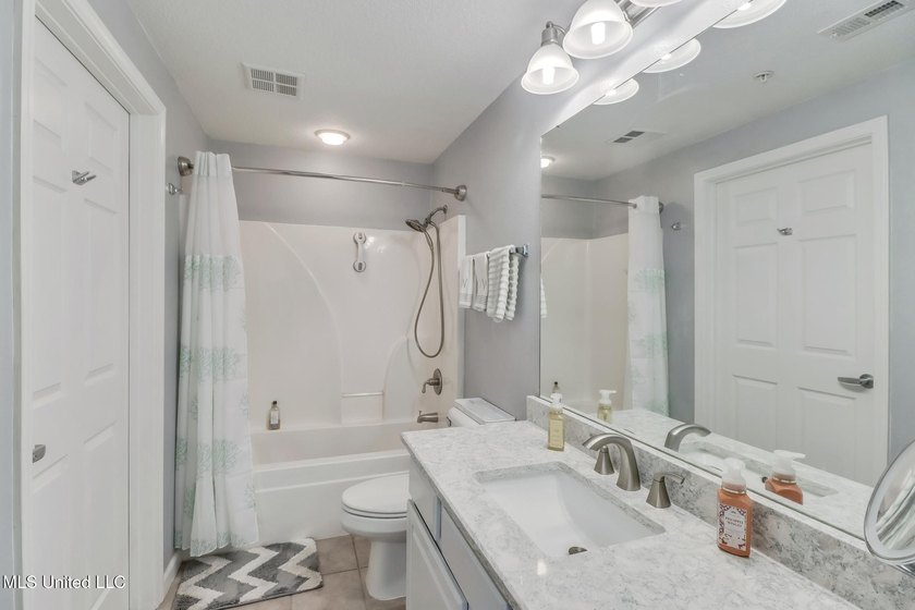 Fantastic Corner Unit at Legacy Condos! This beautiful 10th - photo 18