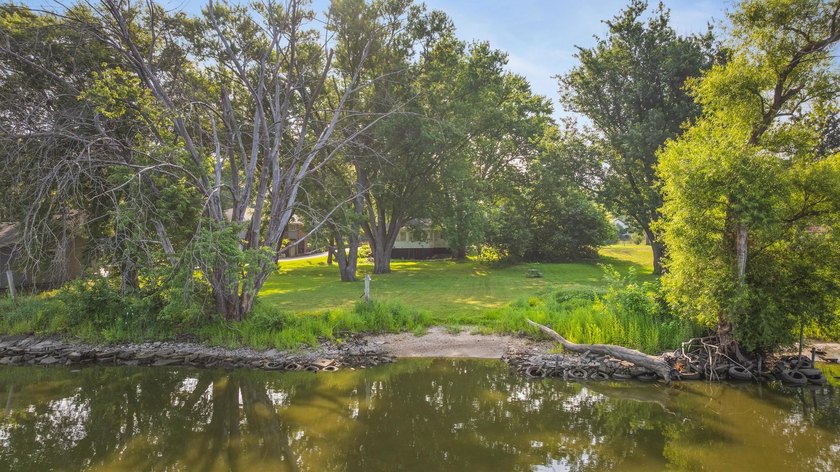 RARE TURNKEY ROCK RIVER COTTAGE! Fully renovated 3 bedroom, 1 - photo 19