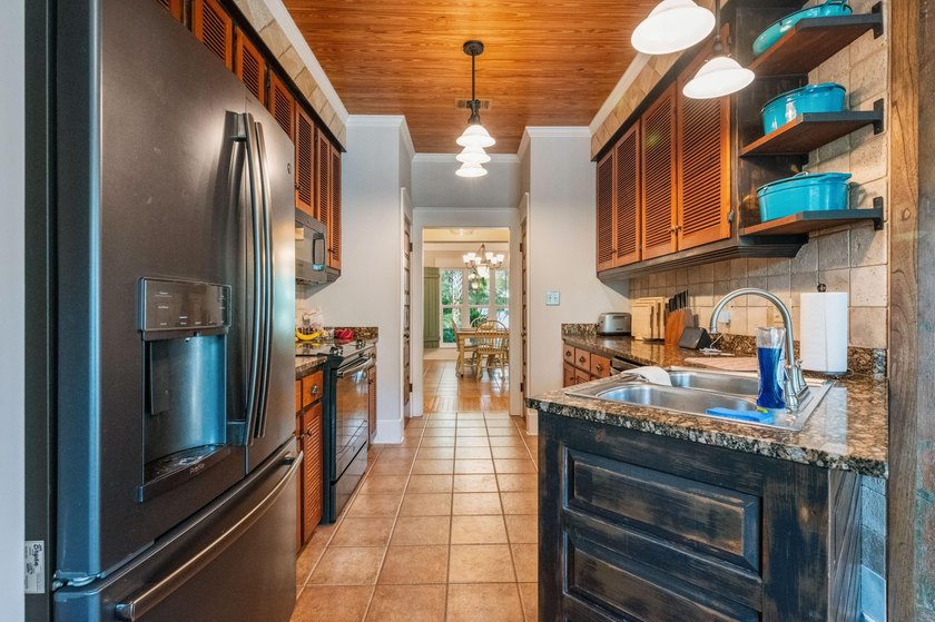 Stunning Lakefront Retreat with Custom Woodwork &amp; Westerly - photo 30