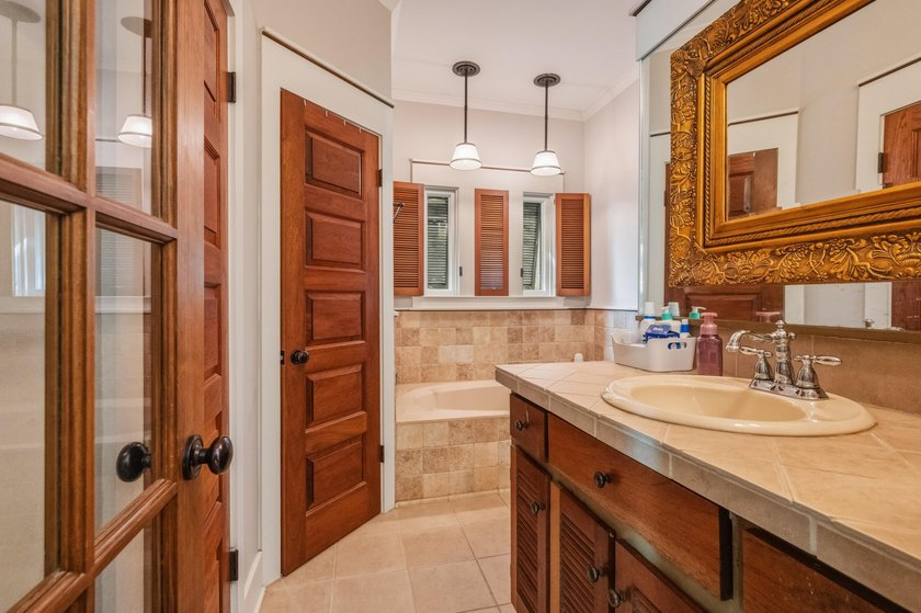 Stunning Lakefront Retreat with Custom Woodwork &amp; Westerly - photo 38