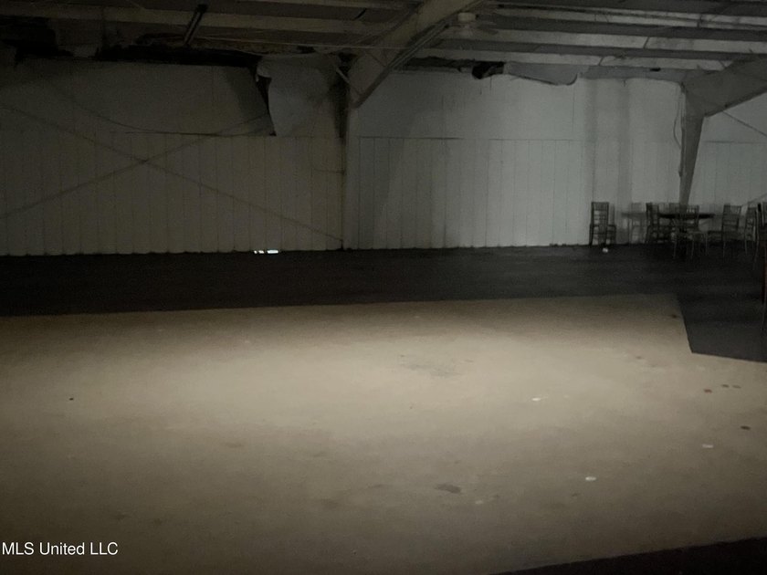 Great Commercial Investment Opportunity- 15,450 sf, not in a - photo 13