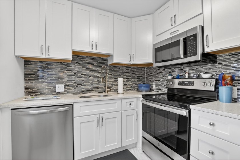 Beautifully RENOVATED 2nd floor CORNER condo in Century Village - photo 13