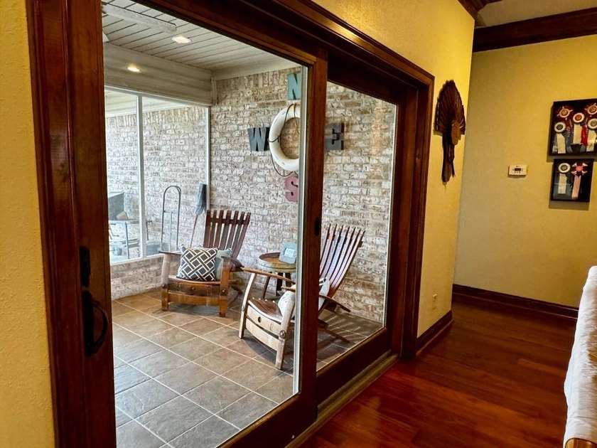 This 2006 custom built Lakehouse boast high ceilings 3 bedrooms - photo 18