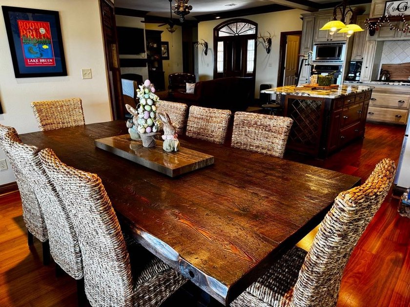 This 2006 custom built Lakehouse boast high ceilings 3 bedrooms - photo 37