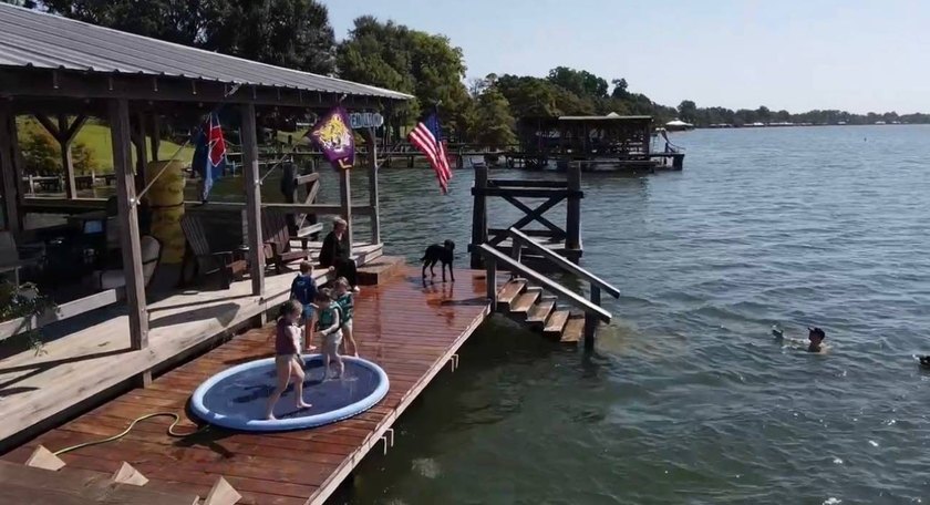 This 2006 custom built Lakehouse boast high ceilings 3 bedrooms - photo 60