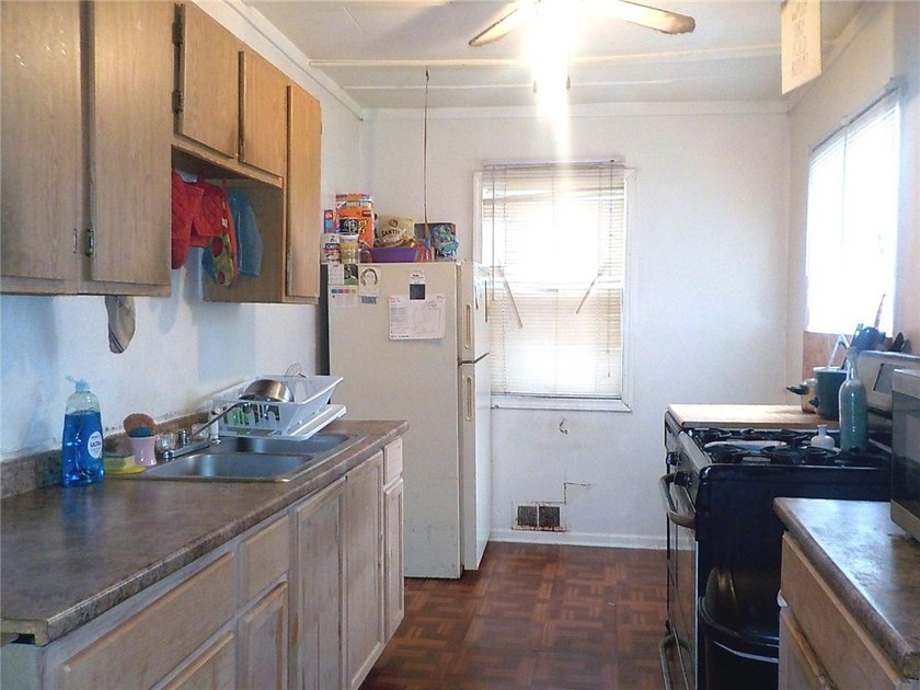 Welcome to this turn-key investment opportunity or owner - photo 4