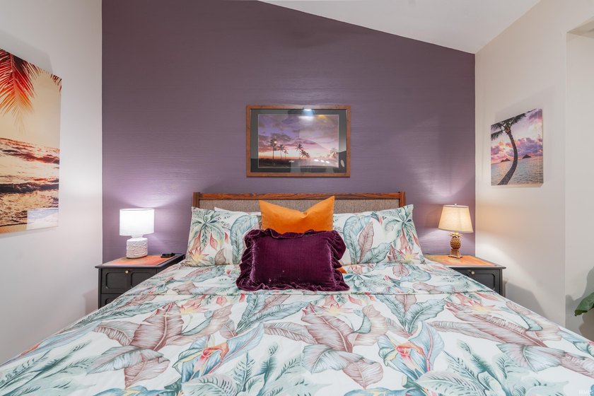 Beautifully updated 2-bedroom, 2-bath, single-level condo - photo 14