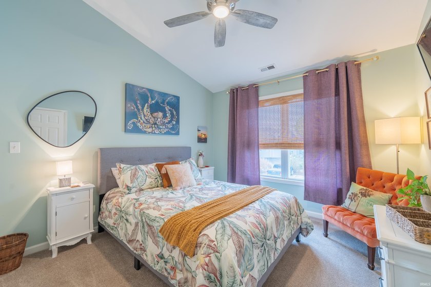Beautifully updated 2-bedroom, 2-bath, single-level condo - photo 16