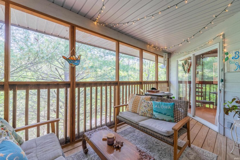 Beautifully updated 2-bedroom, 2-bath, single-level condo - photo 19