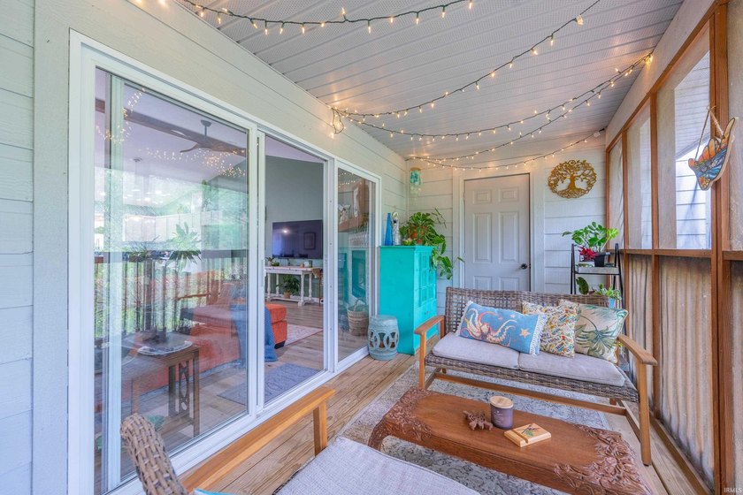 Beautifully updated 2-bedroom, 2-bath, single-level condo - photo 21