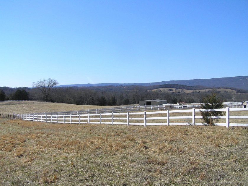 66 acres fenced and cross fenced with 9 pastures. 70x140 (9,800 - photo 22