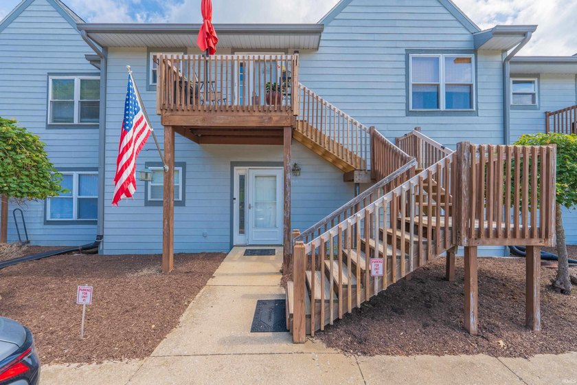 Beautifully updated 2-bedroom, 2-bath, single-level condo - photo 29