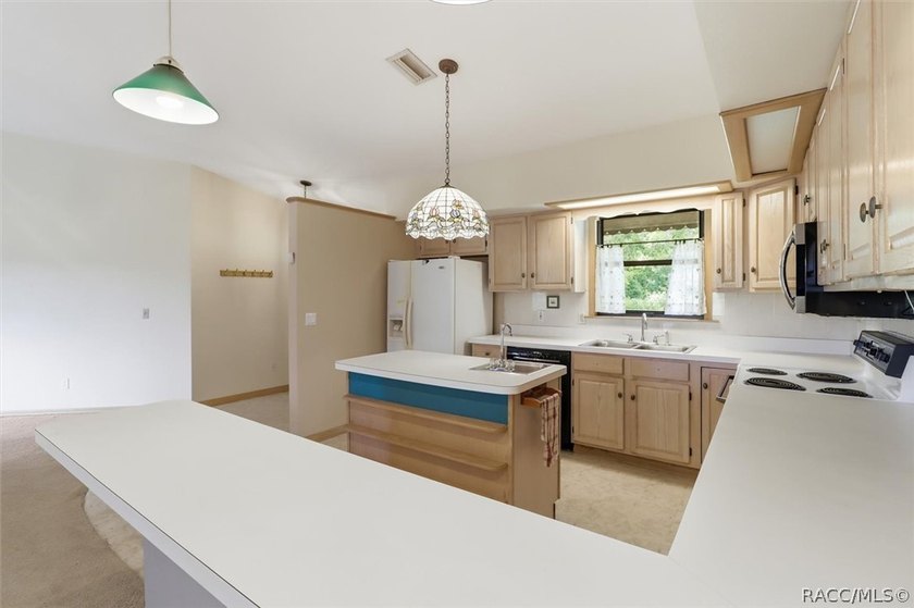 Nestled beneath a canopy of majestic oak trees and overlooking - photo 14