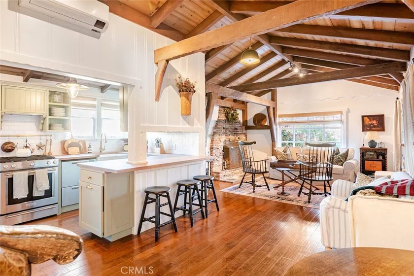 Tucked just steps from South Bayfront, this charming Balboa - photo 2