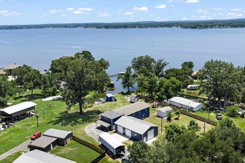 FULLY REMODELED LAKE MURVAUL RETREAT - 7 BEDROOMS - BOATHOUSE - - photo 4