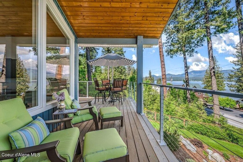 Set in a beautifully updated custom home minutes from downtown - photo 8