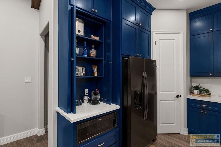 YOUR LUXURY RETREAT AWAITS - MOTIVATED SELLERS! Experience - photo 11