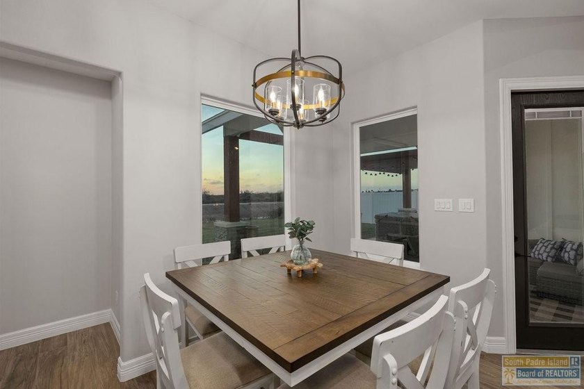 YOUR LUXURY RETREAT AWAITS - MOTIVATED SELLERS! Experience - photo 16