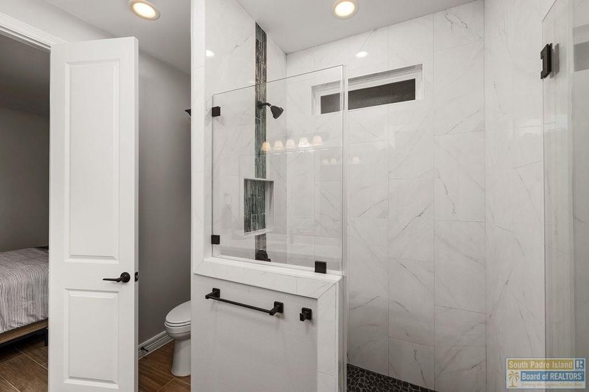 YOUR LUXURY RETREAT AWAITS - MOTIVATED SELLERS! Experience - photo 25