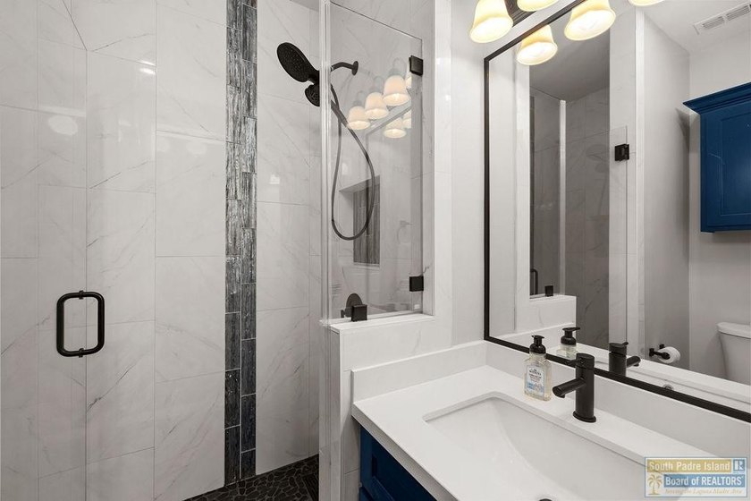 YOUR LUXURY RETREAT AWAITS - MOTIVATED SELLERS! Experience - photo 31