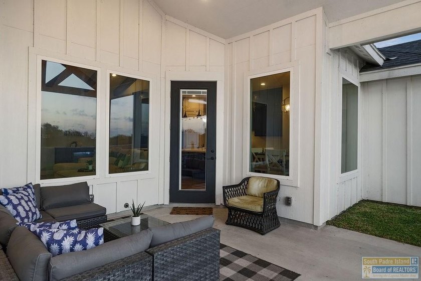 YOUR LUXURY RETREAT AWAITS - MOTIVATED SELLERS! Experience - photo 34