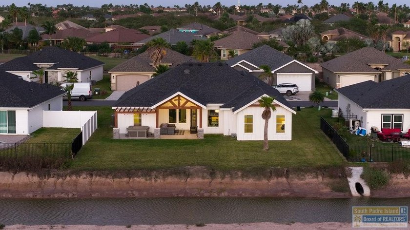 YOUR LUXURY RETREAT AWAITS - MOTIVATED SELLERS! Experience - photo 35