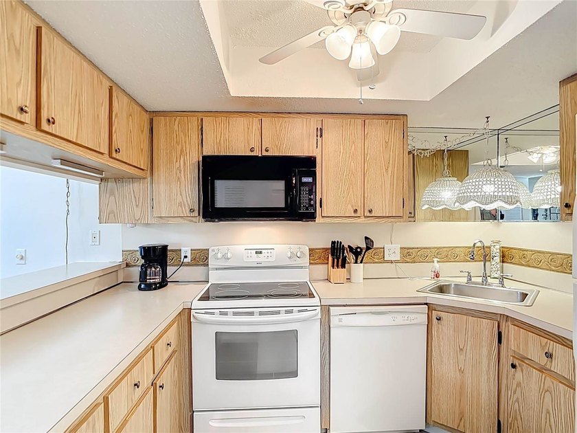 PRICE IMPROVEMENT! MOVE-IN READY &amp; TURNKEY FURNISHED! Experience - photo 12
