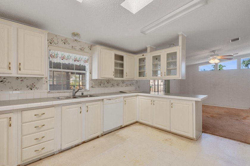 Calling all visionaries! This home The Preserve at Savanna Club - photo 3