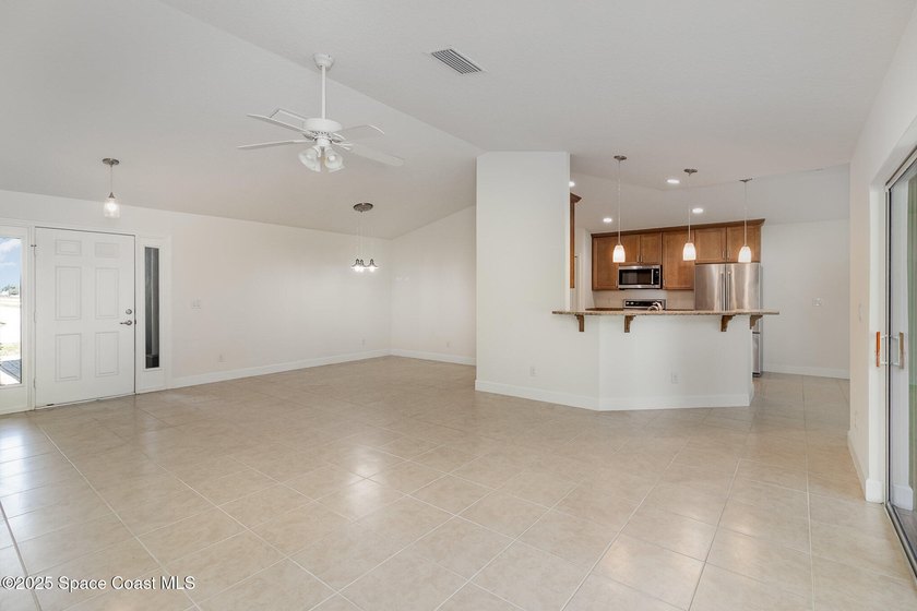Practically NEW and MOVE IN READY NOW, this 4 BEDROOM, 2 Bath, 2 - photo 9