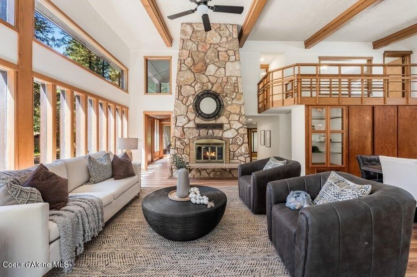 Your North Idaho dream! Renovated 5 bed, 3 bath home on 2+ - photo 5