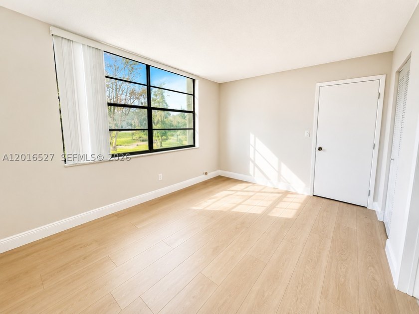 FIRST FLOOR- NO STAIRS, CORNER UNIT in desirable Palm Springs!! - photo 22