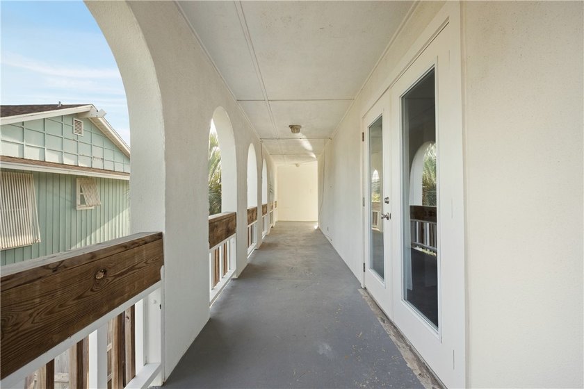 Discover your dream waterfront escape at this majestic - photo 4