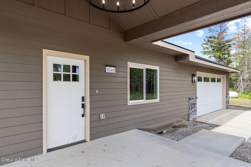 Open-concept home on 6.03 private, usable acres surrounded by - photo 3