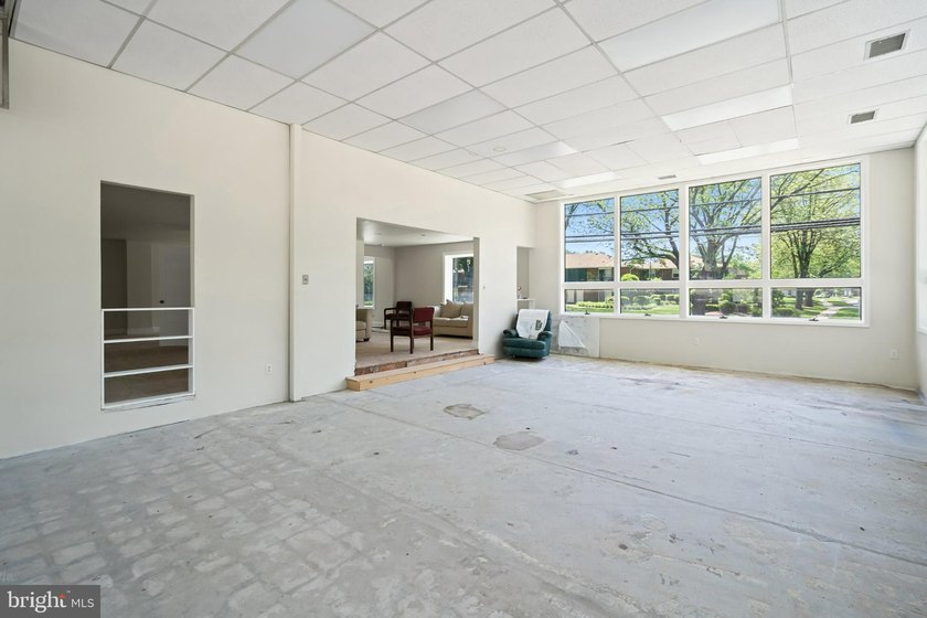Standalone Professional Building with Private Parking in - photo 8