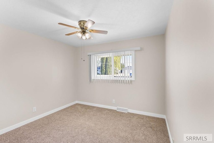Welcome to peaceful country living! This charming 3 bedroom, 2 - photo 11