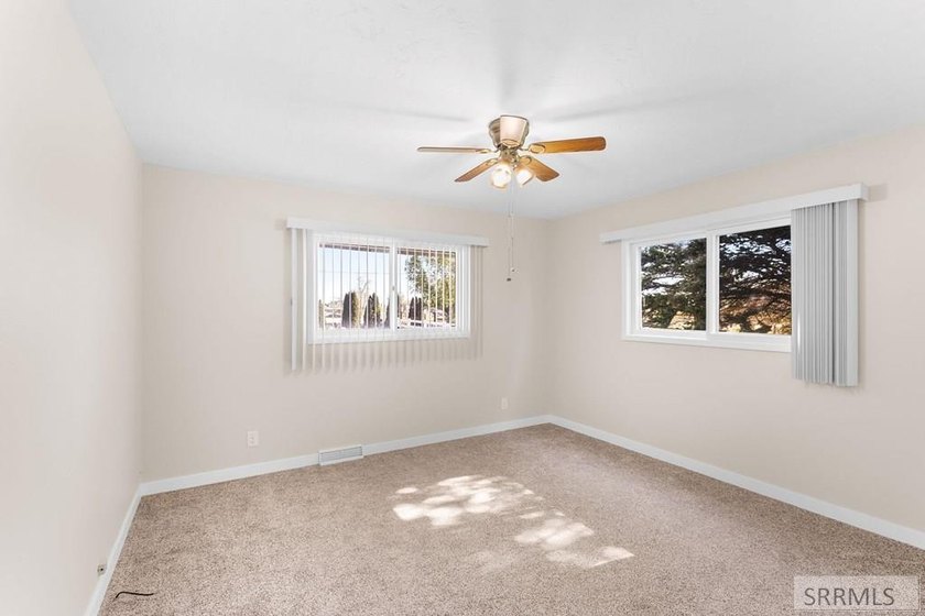 Welcome to peaceful country living! This charming 3 bedroom, 2 - photo 12