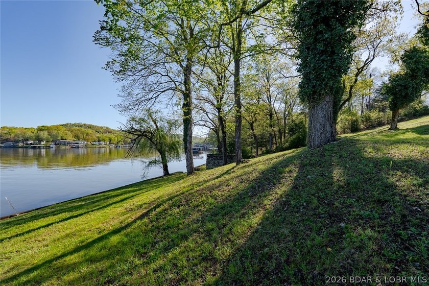 Extremely rare opportunity to acquire a lakefront point property - photo 15