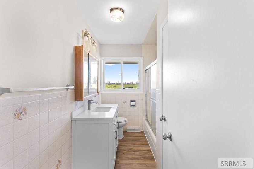 Welcome to peaceful country living! This charming 3 bedroom, 2 - photo 15