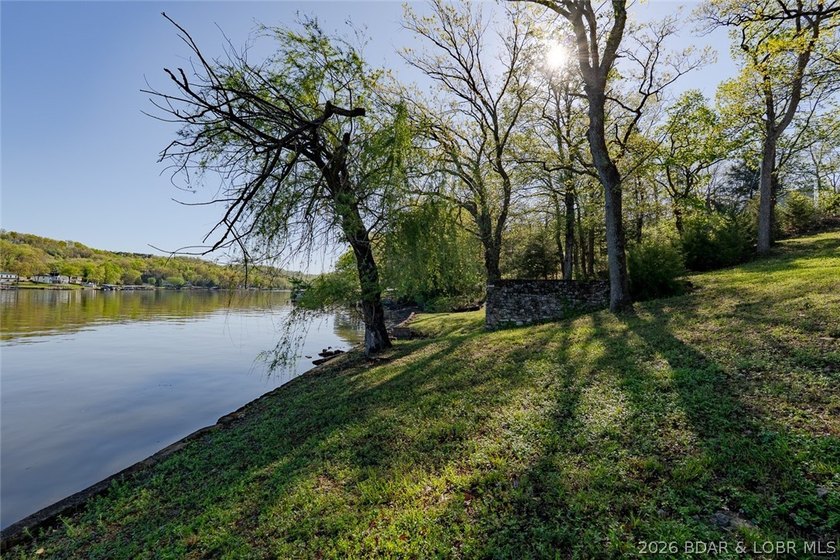 Extremely rare opportunity to acquire a lakefront point property - photo 16