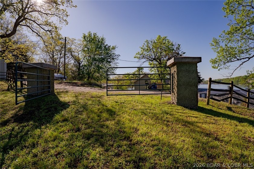 Extremely rare opportunity to acquire a lakefront point property - photo 25