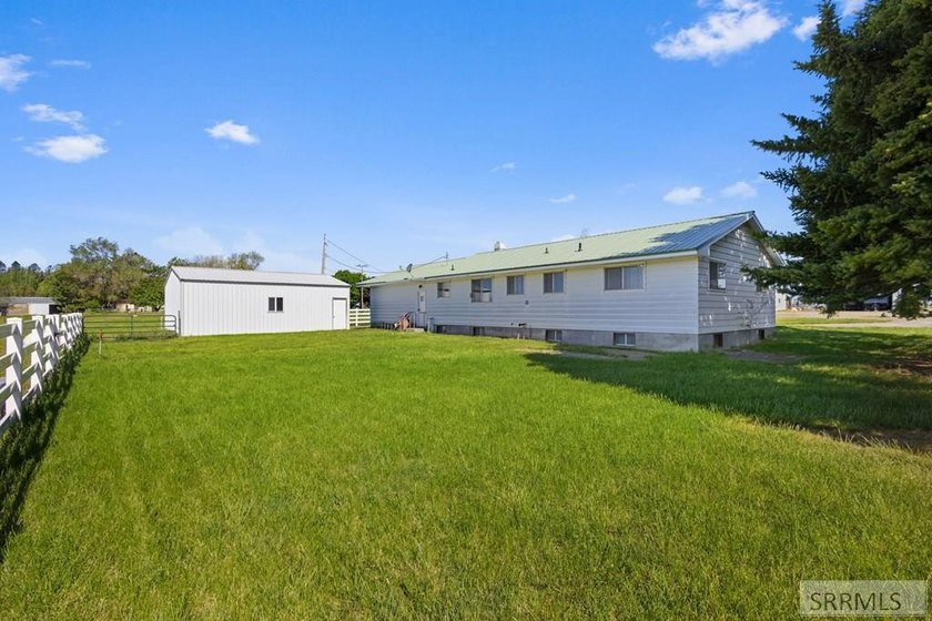 Welcome to peaceful country living! This charming 3 bedroom, 2 - photo 25