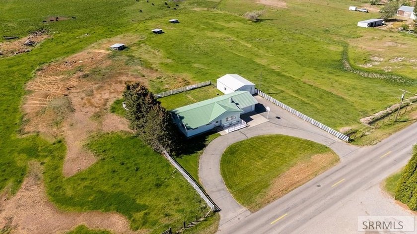 Welcome to peaceful country living! This charming 3 bedroom, 2 - photo 26