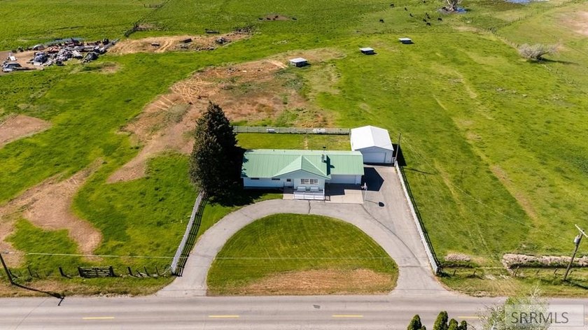 Welcome to peaceful country living! This charming 3 bedroom, 2 - photo 27