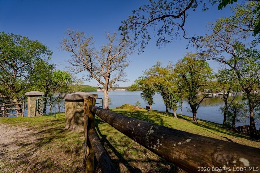 Extremely rare opportunity to acquire a lakefront point property - photo 28