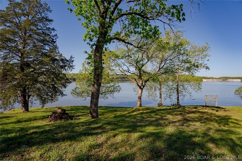 Extremely rare opportunity to acquire a lakefront point property - photo 29