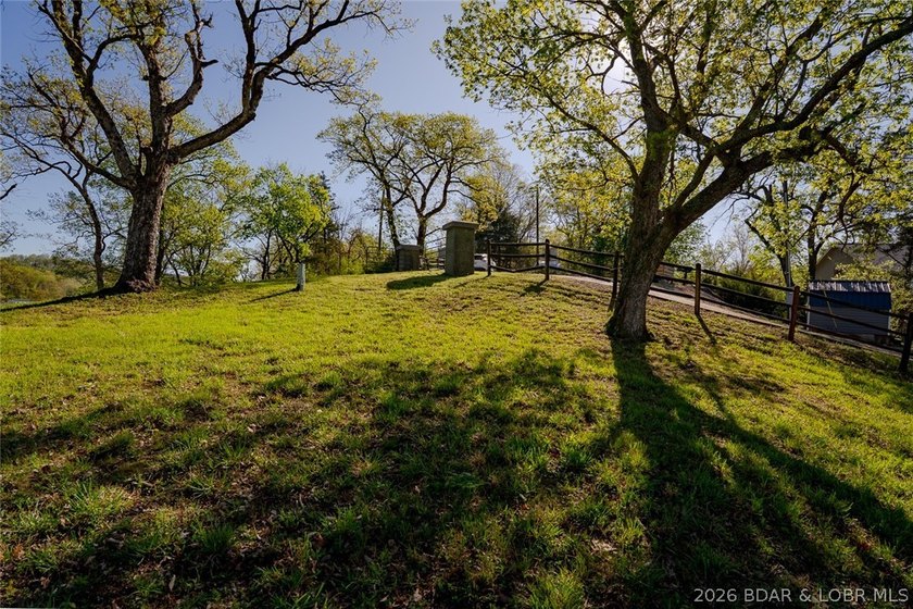 Extremely rare opportunity to acquire a lakefront point property - photo 31