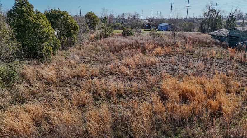 Vacant residential parcel located at the end of a dead-end road - photo 12